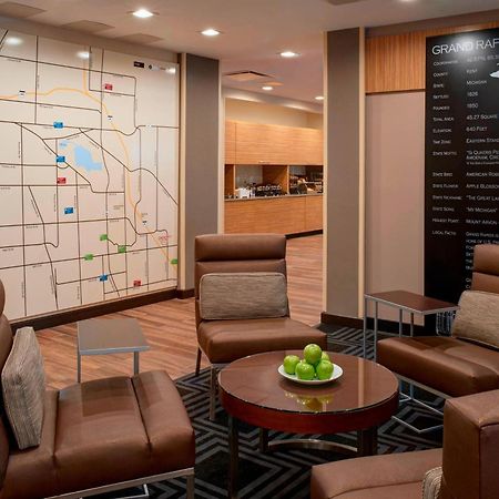 Towneplace Suites By Marriott Grand Rapids Airport Cascade Eksteriør billede
