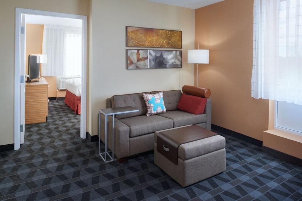 Towneplace Suites By Marriott Grand Rapids Airport Cascade Eksteriør billede