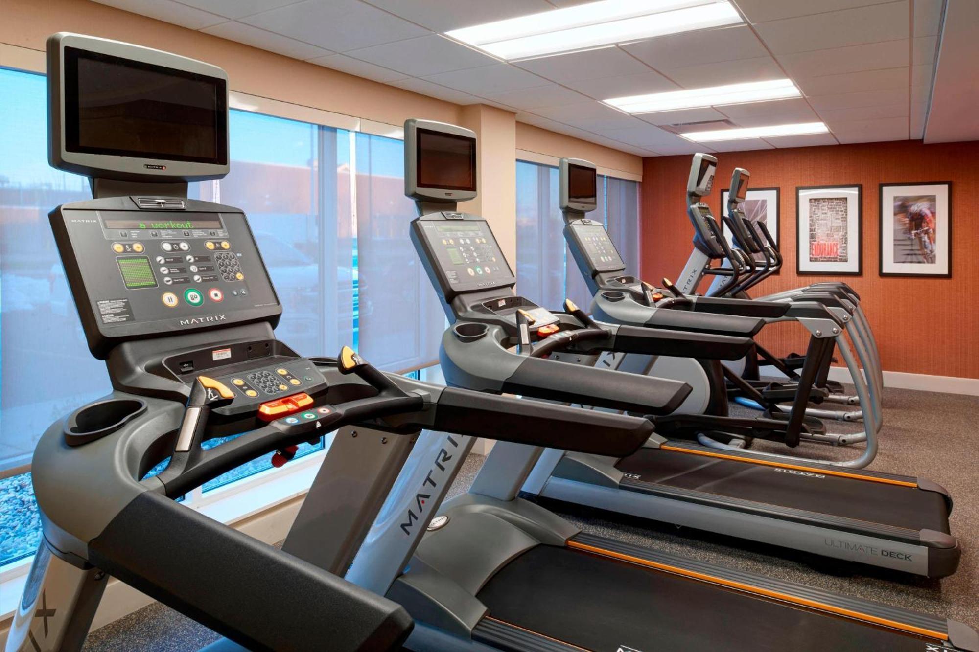 Towneplace Suites By Marriott Grand Rapids Airport Cascade Eksteriør billede
