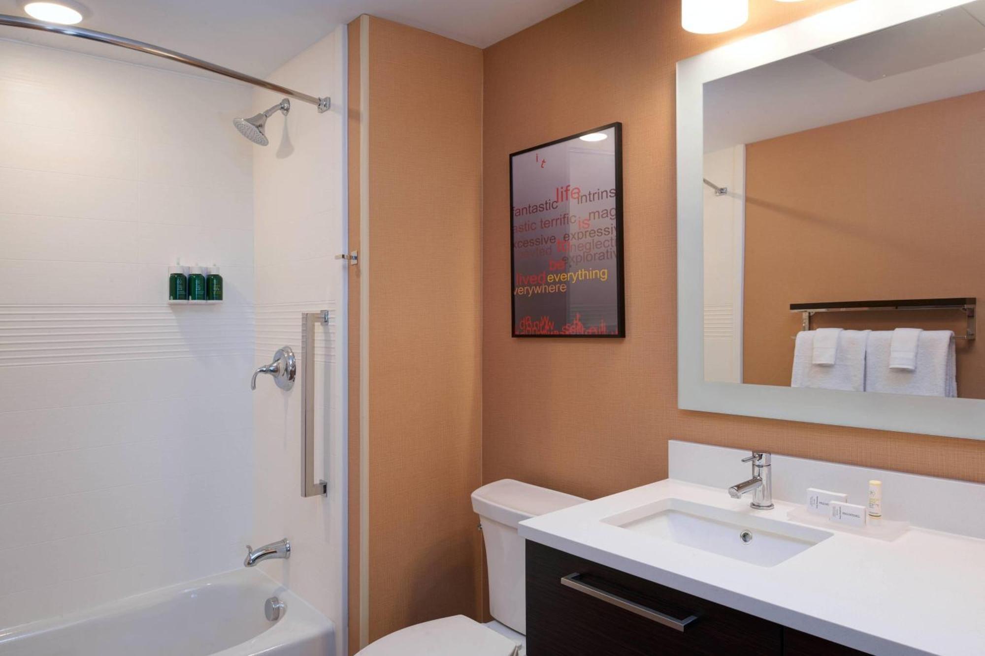 Towneplace Suites By Marriott Grand Rapids Airport Cascade Eksteriør billede
