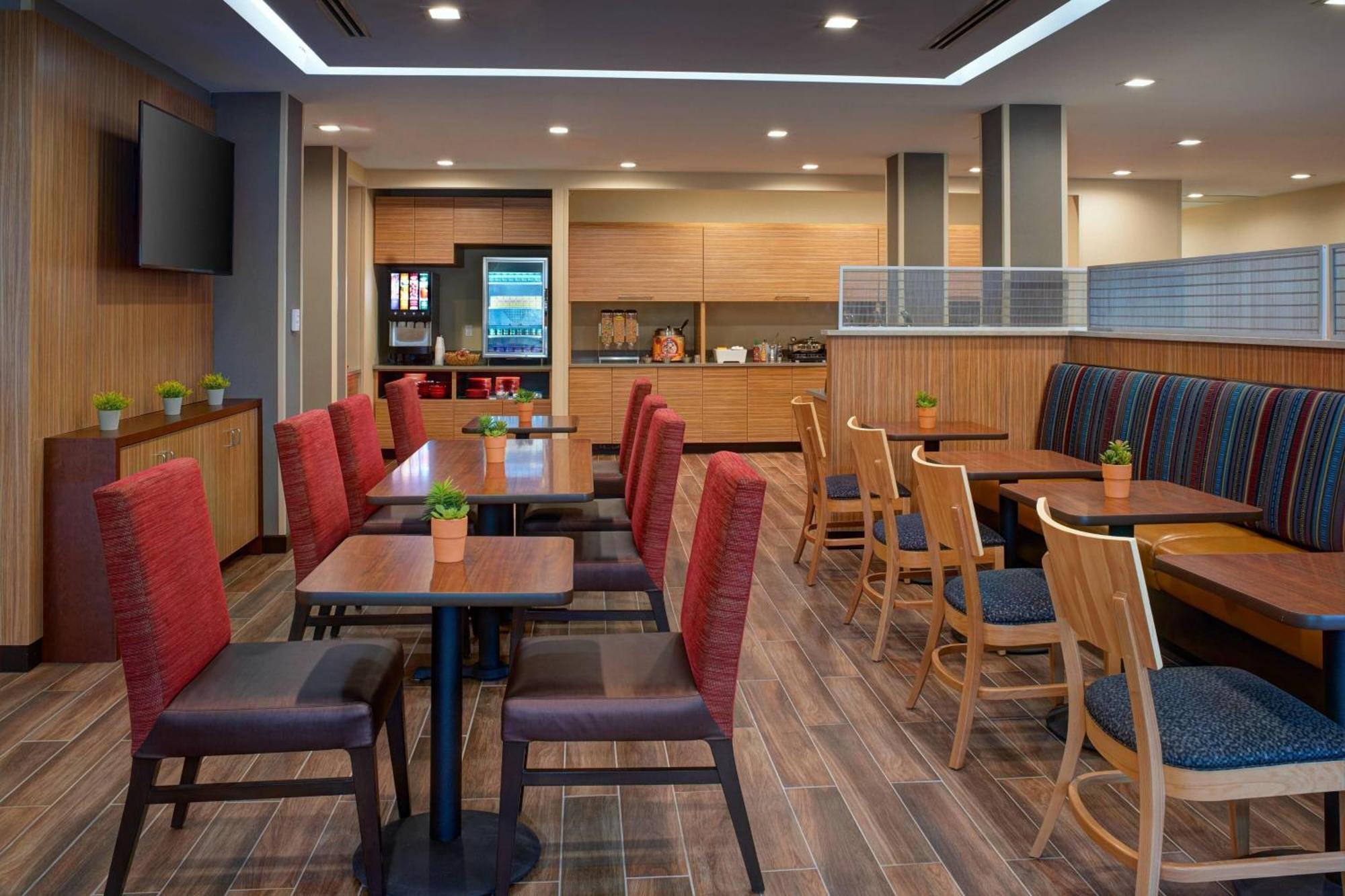 Towneplace Suites By Marriott Grand Rapids Airport Cascade Eksteriør billede